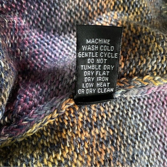 Long Sleeved Hoodie Sweater - Picture 7 of 8